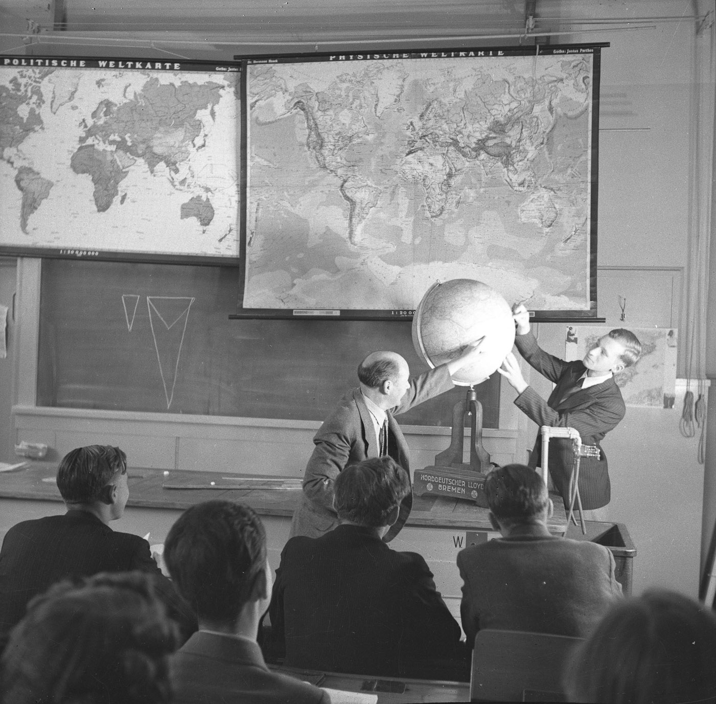 1940-bd-klassenzimmer-globus.jpg
